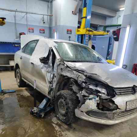 Битые авто VW Polo 2015 год автомат выкупили за 415000